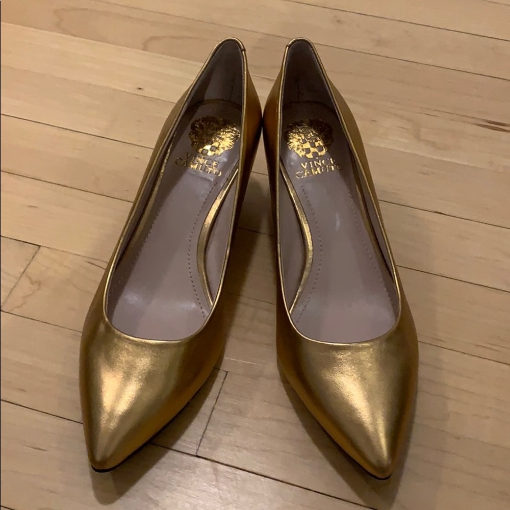 Never worn Vince Camuto size 9 heels